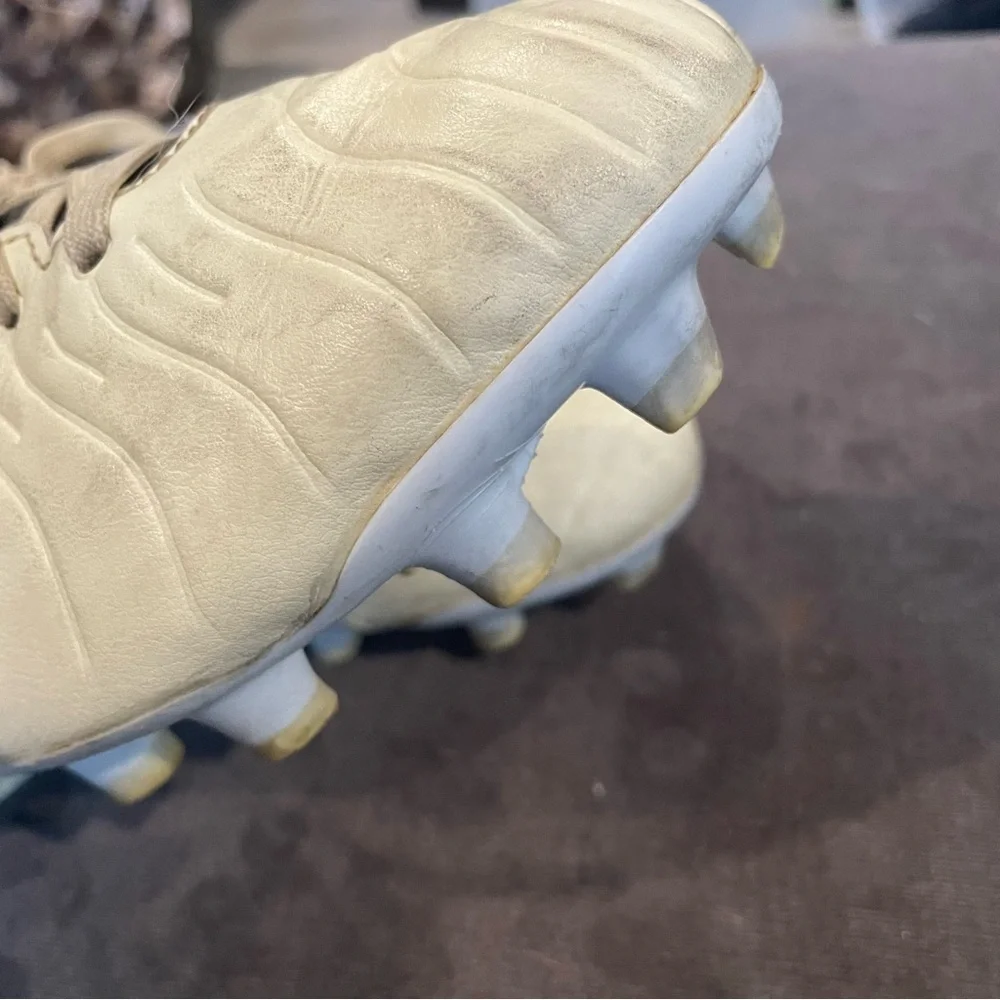 Nike Tiempo jr cleats size 5Y - Picture 8 of 8